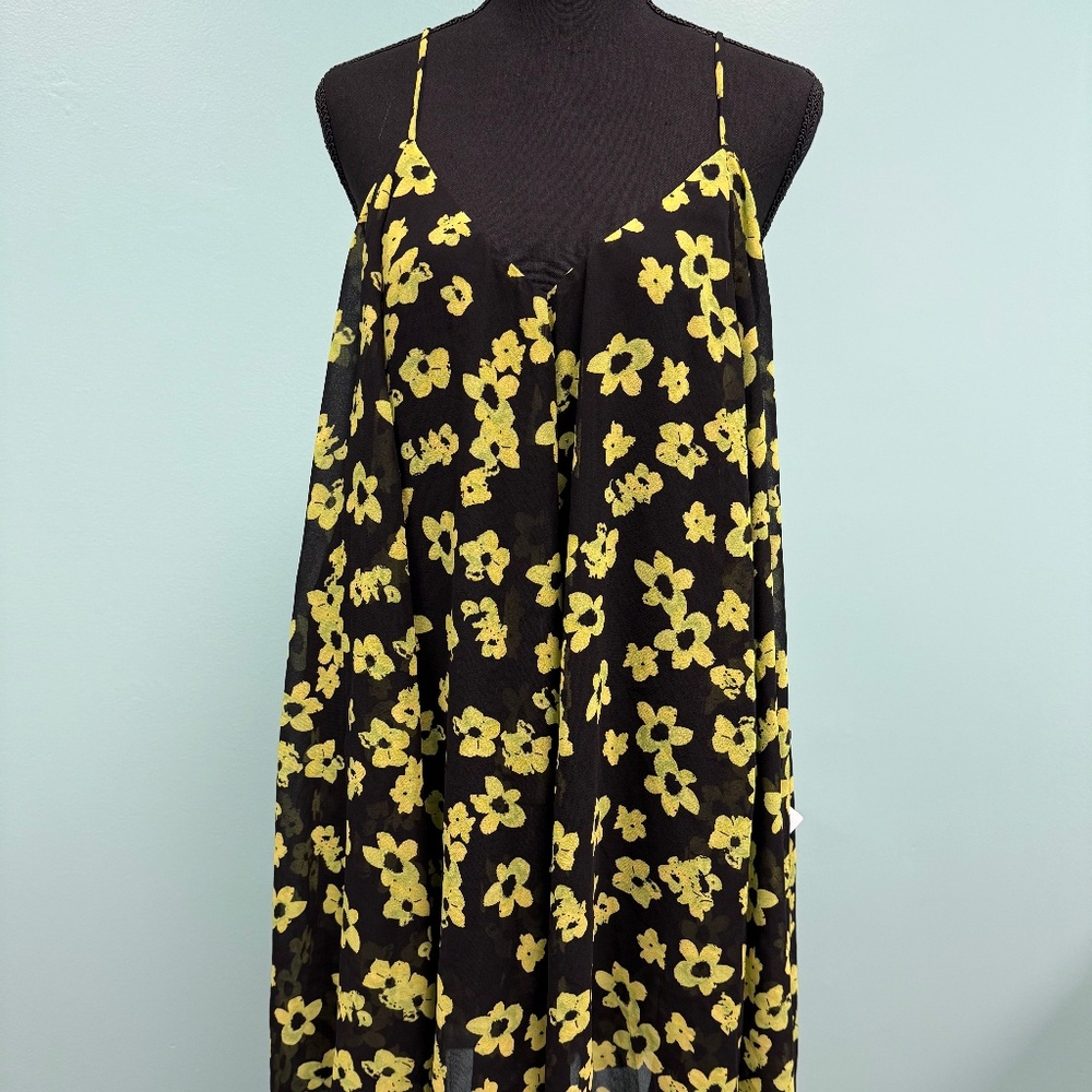 Wayf floral dress in citron flowers size M.